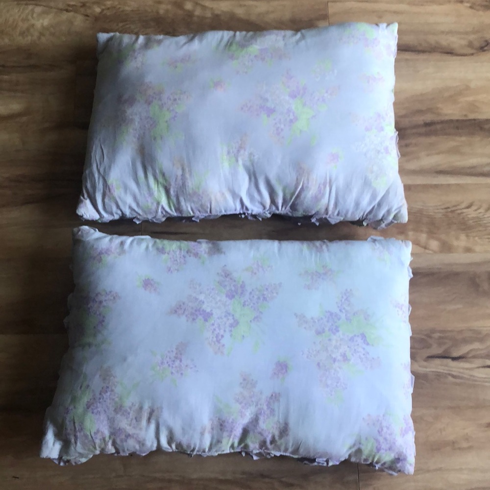 Set of two rectangular lavender accent pillows - Picture 6 of 8